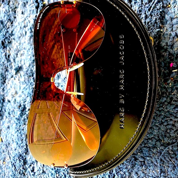Marc Jacobs sunglasses- NEW! - Picture 3 of 3